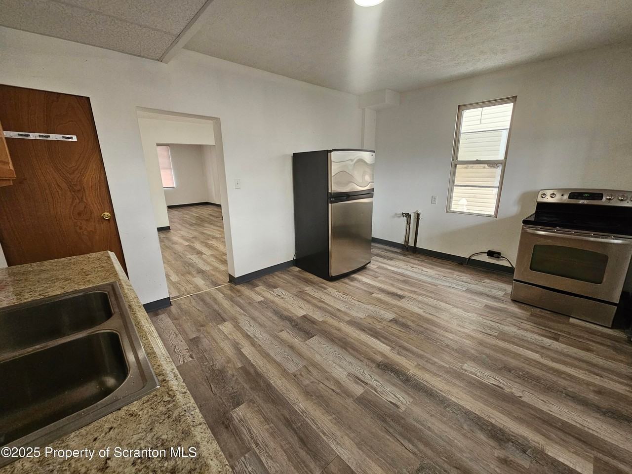 212 Main St - Photo 6 of 15