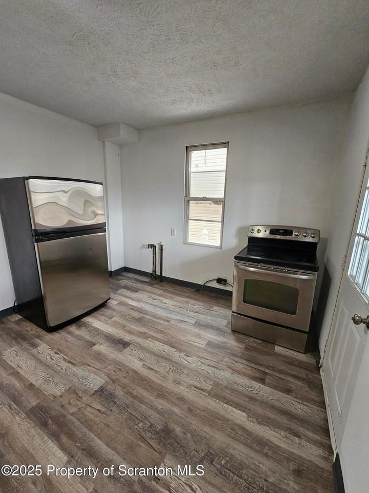 212 Main St - Photo 7 of 15