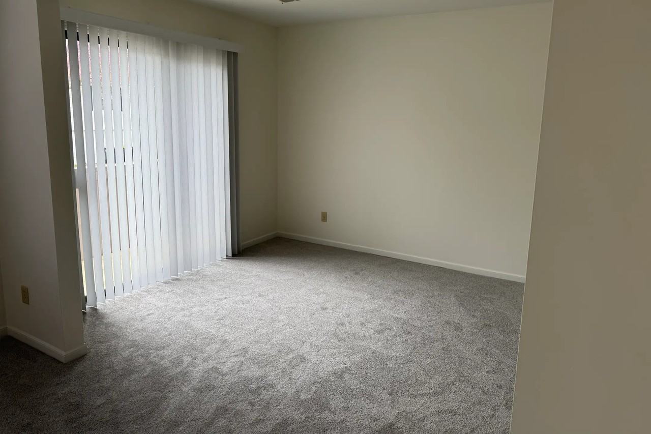 7810 N Camden Ave - Photo 3 of 22