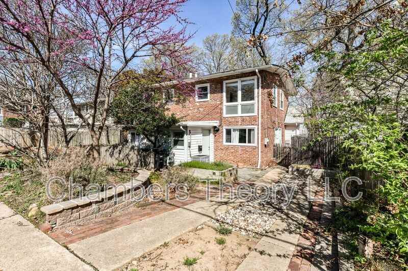 5225 10th Pl S - Photo 3 of 25