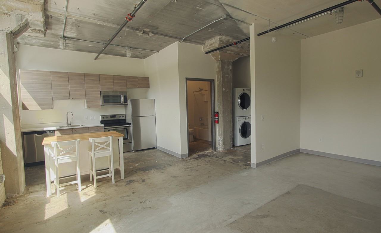 714 Walbridge St #308 - Photo 3 of 7