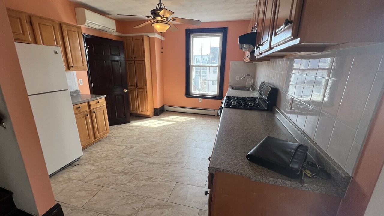 15 Locust St #3 - Photo 2 of 18