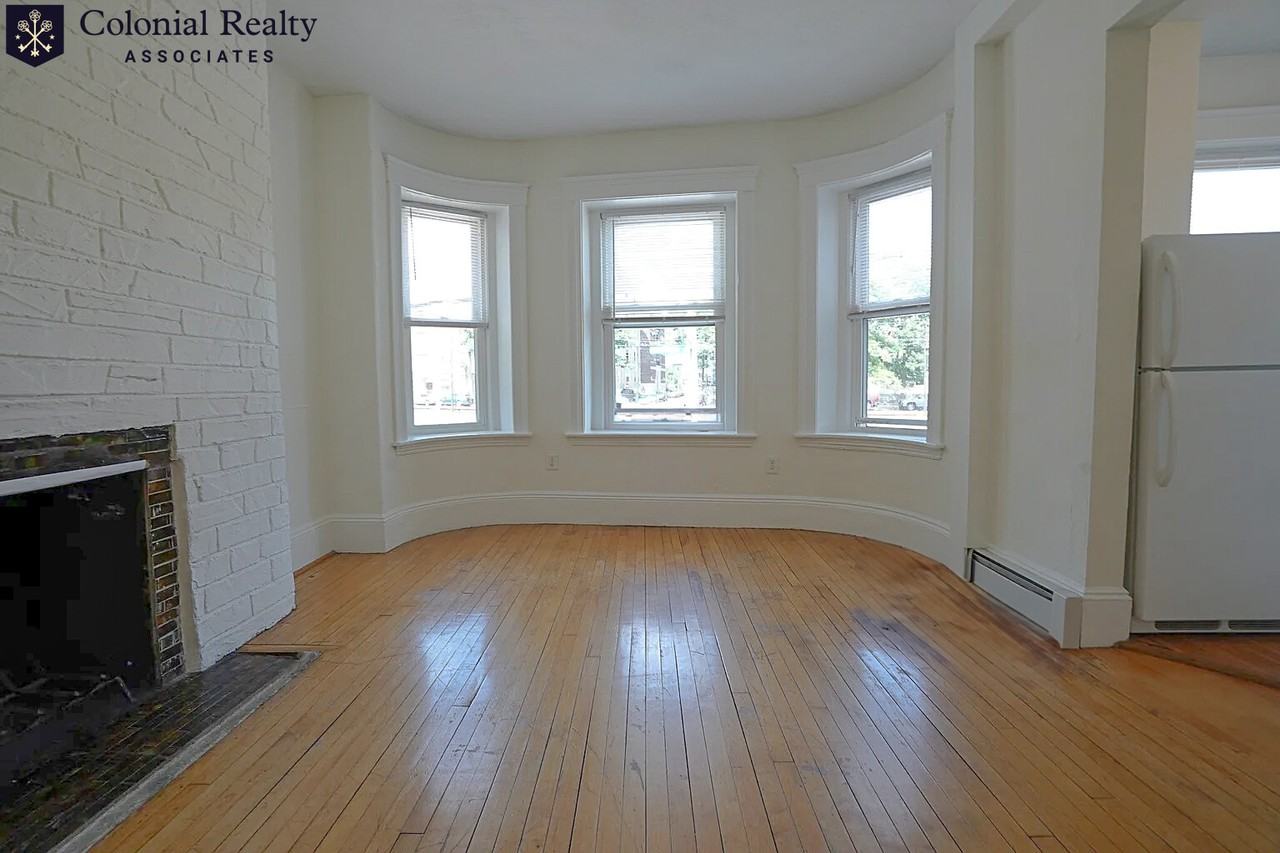 1320 Commonwealth Ave #1 - Photo 5 of 19