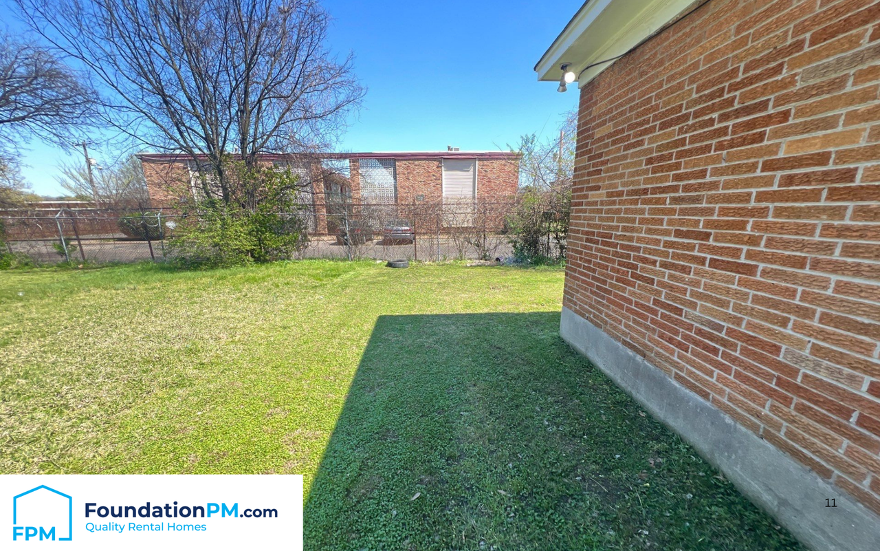 1042 University Street - Photo 4 of 16