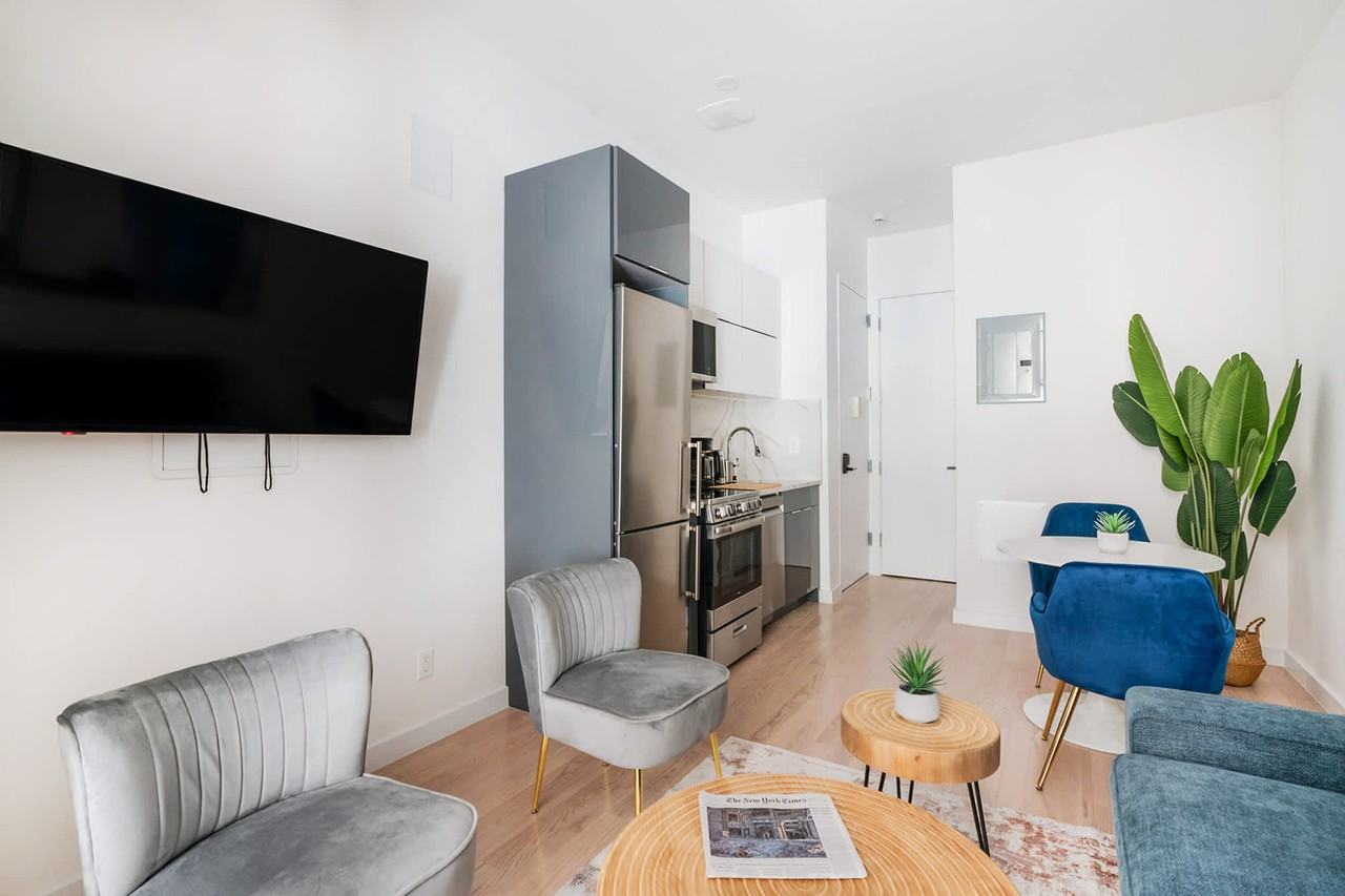 319 E 14th St #1062735P - Photo 3 of 26