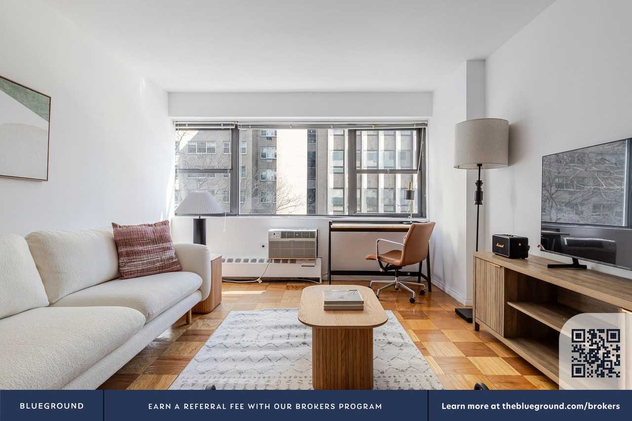 330 East 46th Street - Photo 4 of 71