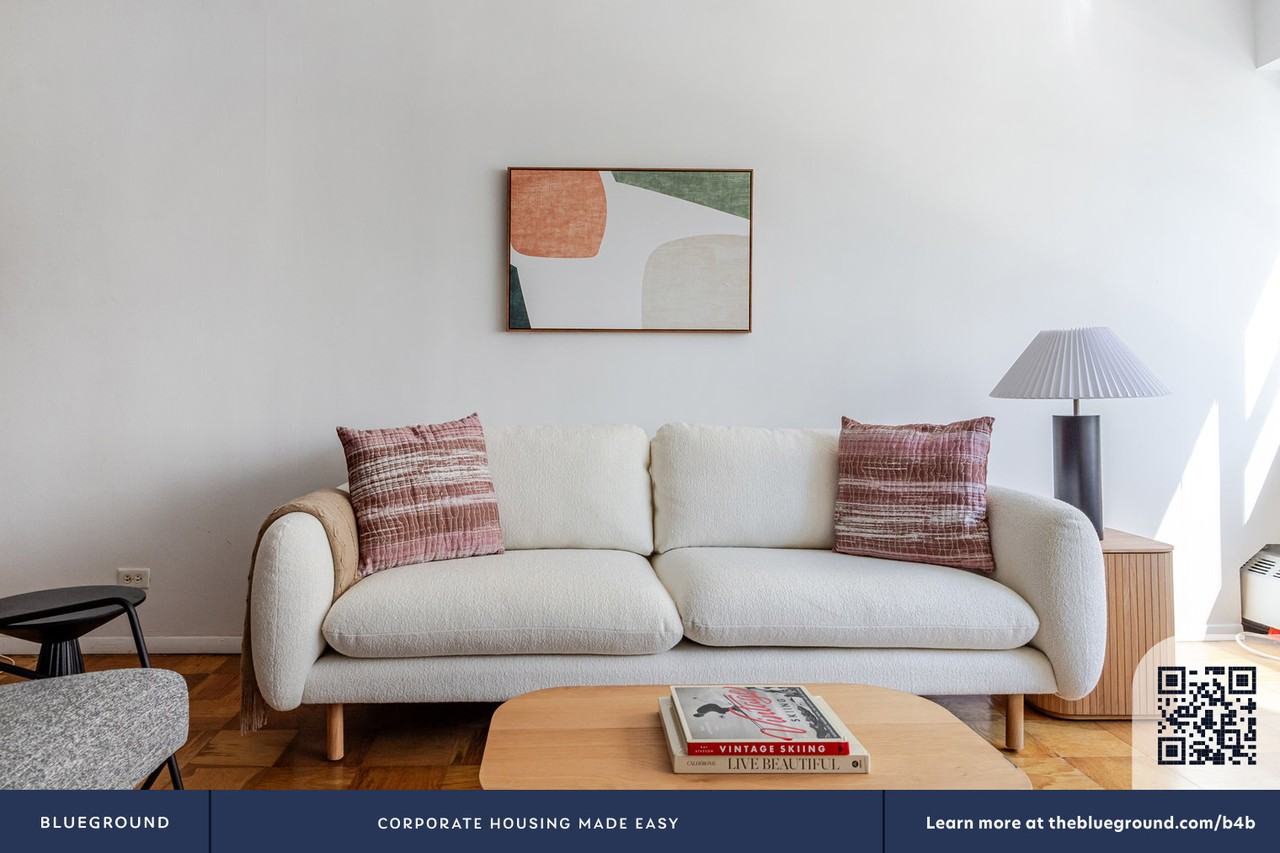 330 East 46th Street - Photo 5 of 71