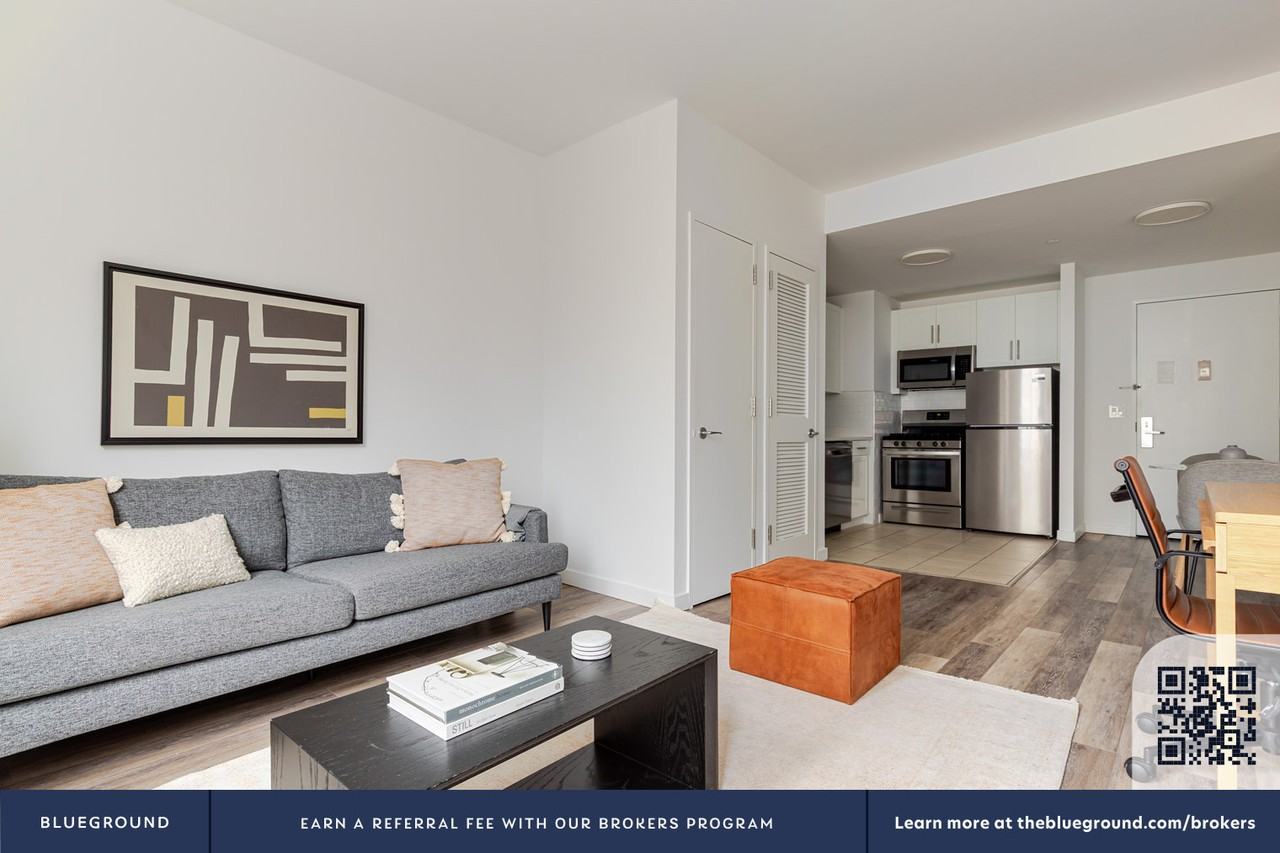 556 3rd Ave #1804 - Photo 4 of 22