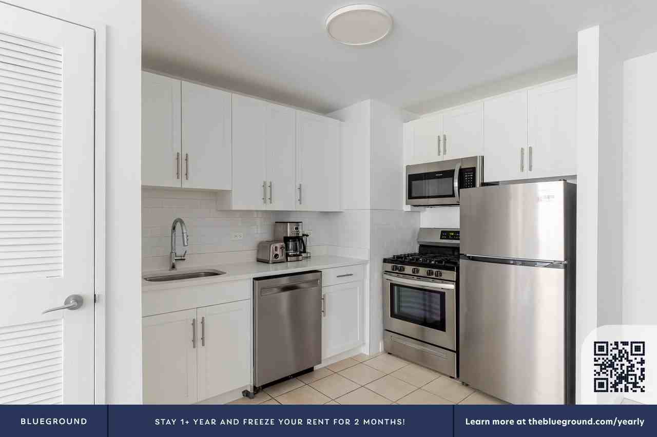 556 3rd Ave #1804 - Photo 7 of 22