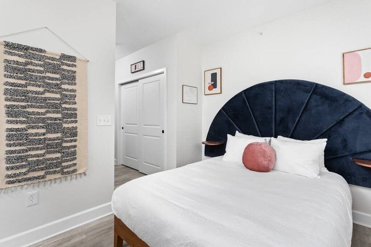 5858 N College Ave #1376595P - Photo 5 of 27