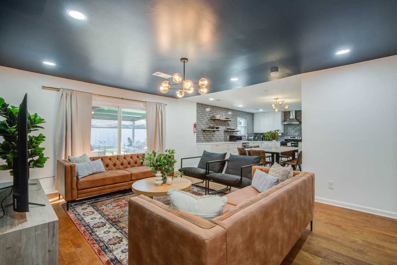 9515 Meadowglen Ln #1019618P - Photo 3 of 31