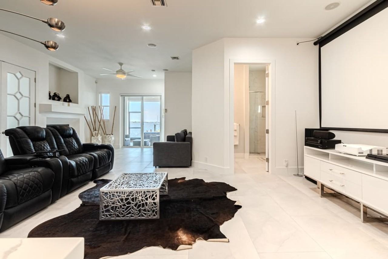 2418 Se 28th St #1028869P - Photo 2 of 50