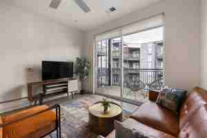 featured image of 633 E Main St