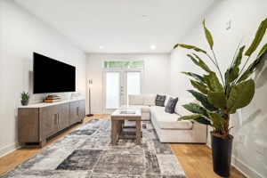 featured image of 2221 W Dallas St