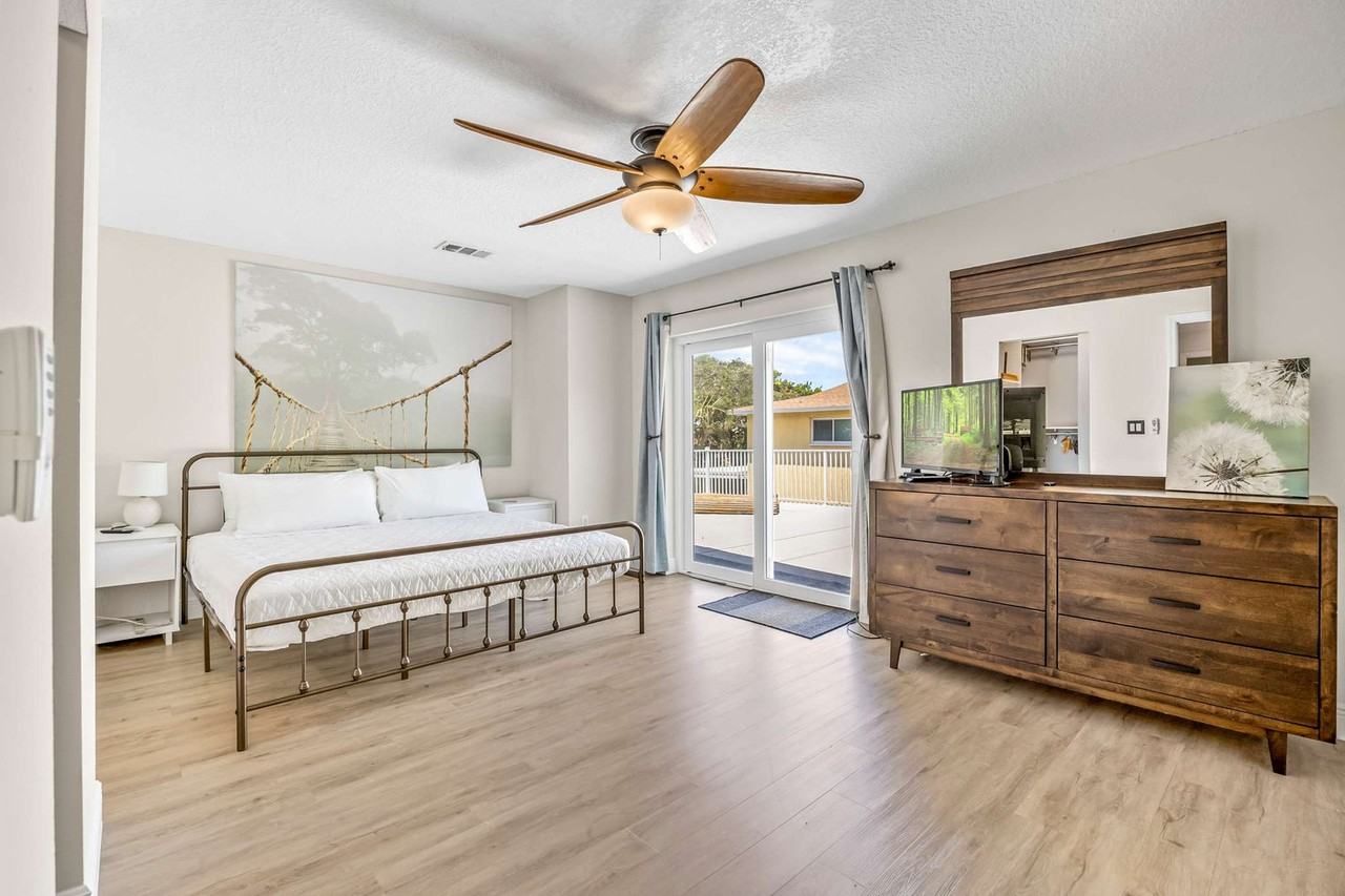 241 S Brevard Ave #1044472P - Photo 3 of 26