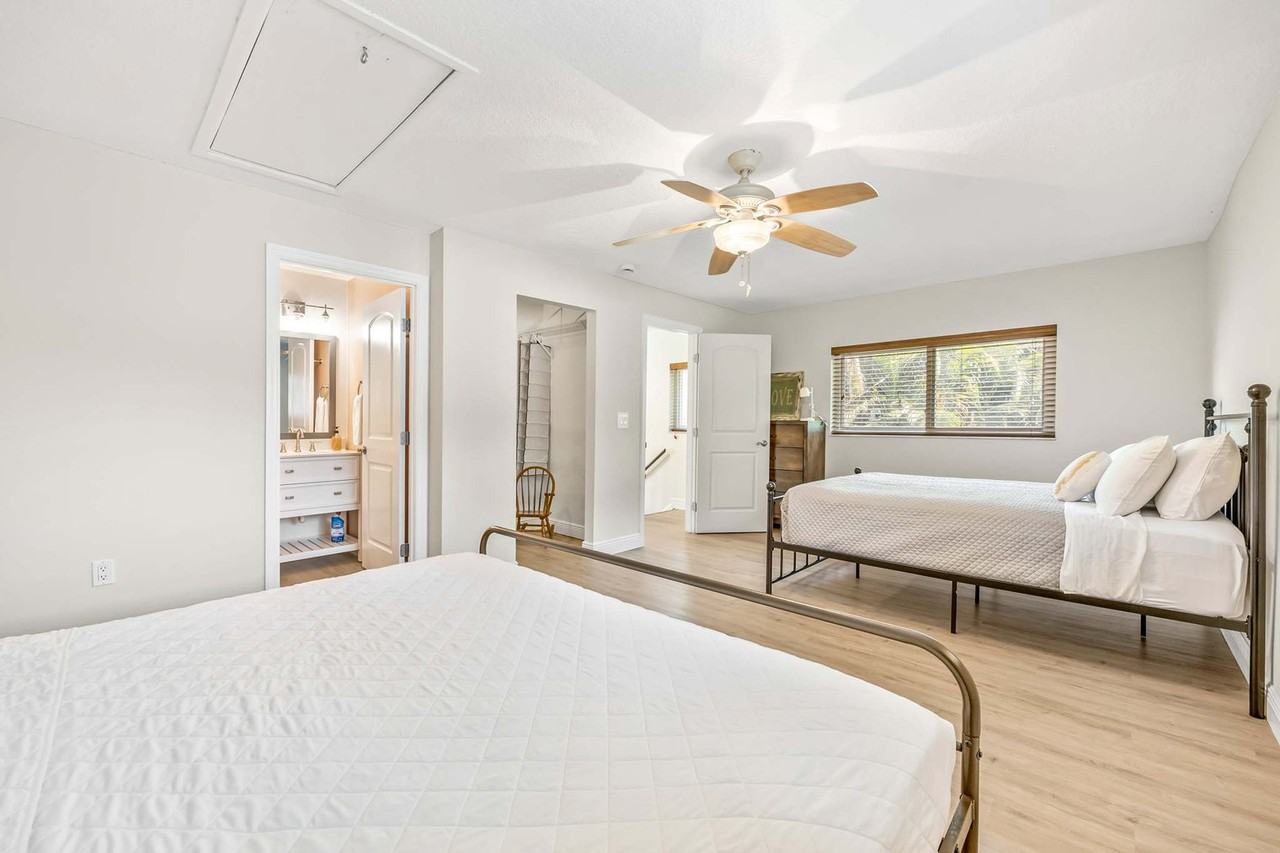 241 S Brevard Ave #1044472P - Photo 4 of 26