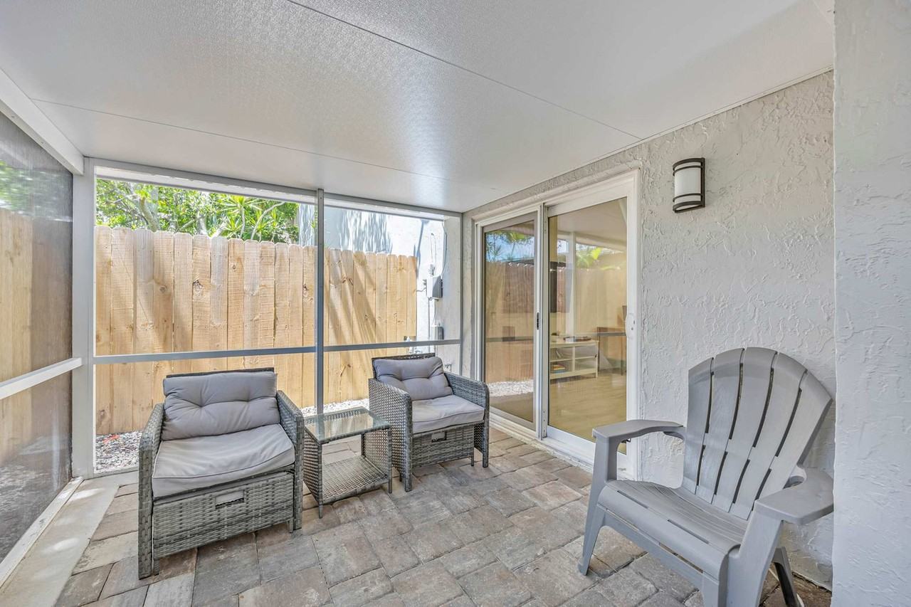 241 S Brevard Ave #1044472P - Photo 5 of 26