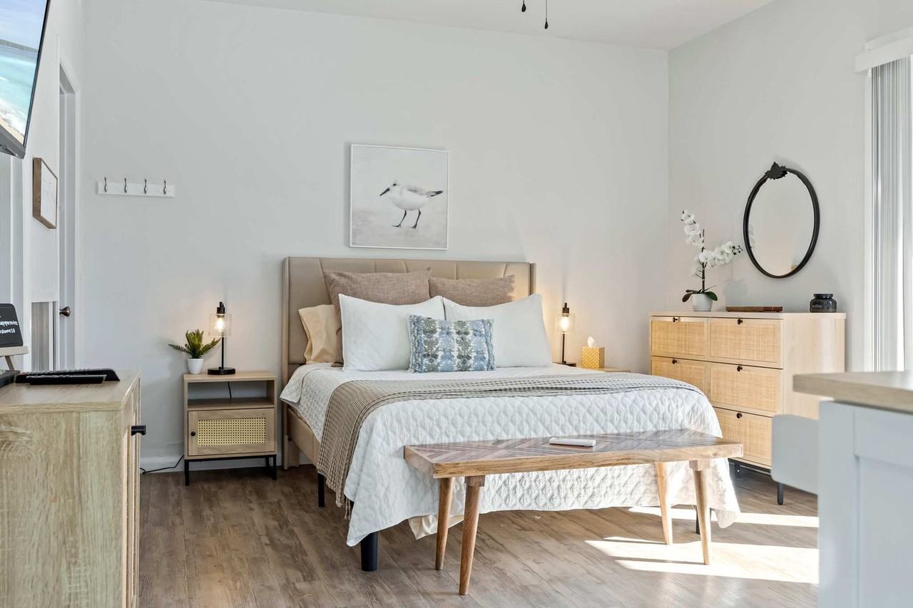 105 Northeast 3rd Street - Photo 2 of 106