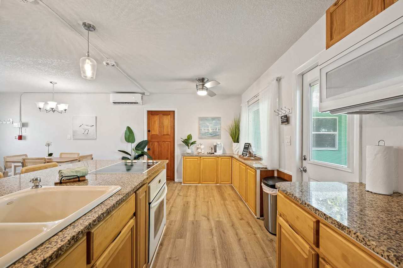 105 Northeast 3rd Street - Photo 5 of 106