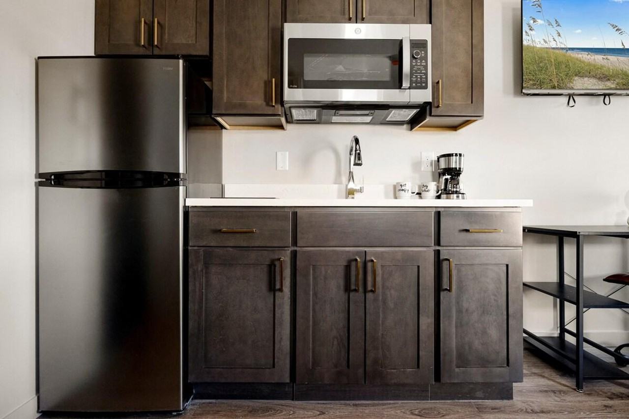 98 Cottage St #1056800P - Photo 5 of 15