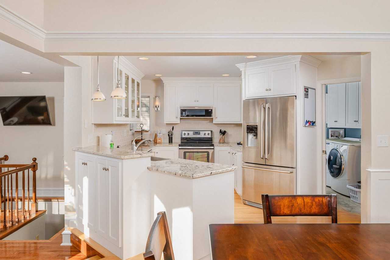 805 South State Street #1061647P - Photo 6 of 32