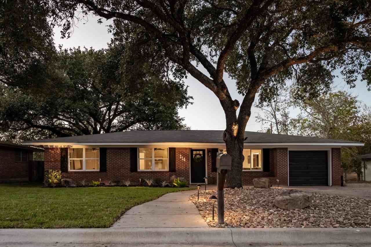 214 Helena Street #1071607P - Photo 2 of 33