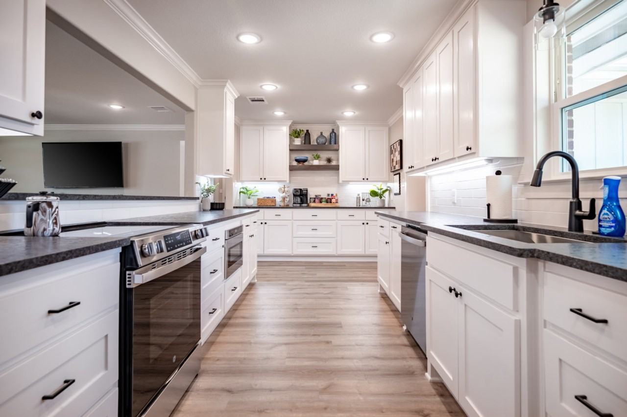 214 Helena Street #1071607P - Photo 5 of 33