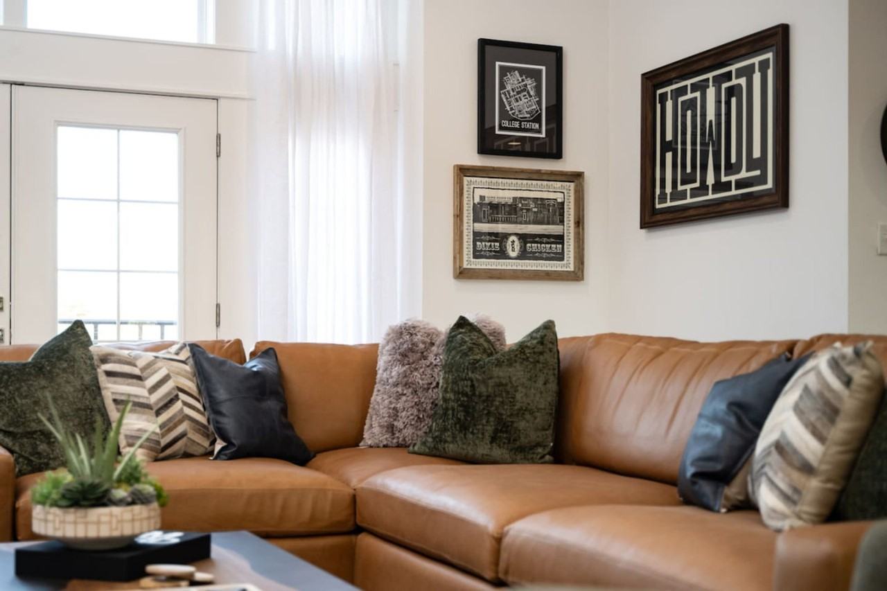 218 Tarrow St #1071608P - Photo 3 of 33