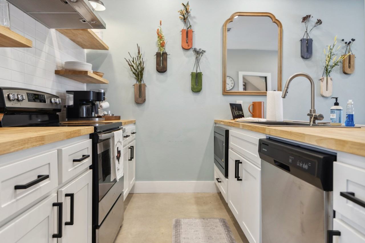 219 W 22nd St #1072443P - Photo 5 of 23