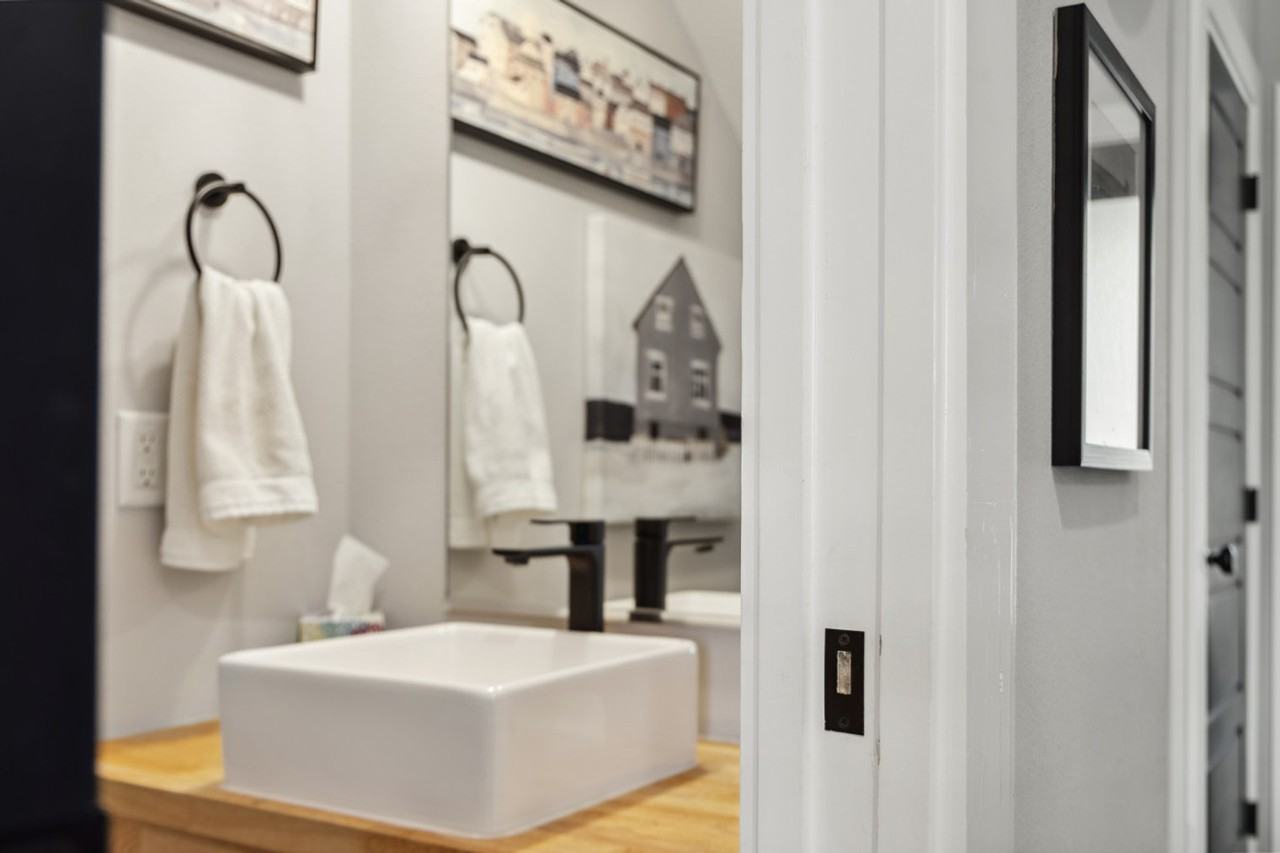 219 W 22nd St #1072443P - Photo 6 of 23