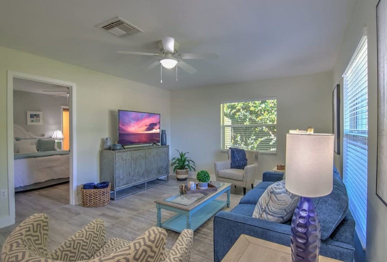 724 108th Ave N #1073495P - Photo 3 of 33