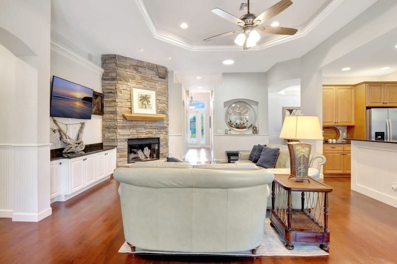 71 3rd St #1073513P - Photo 4 of 36