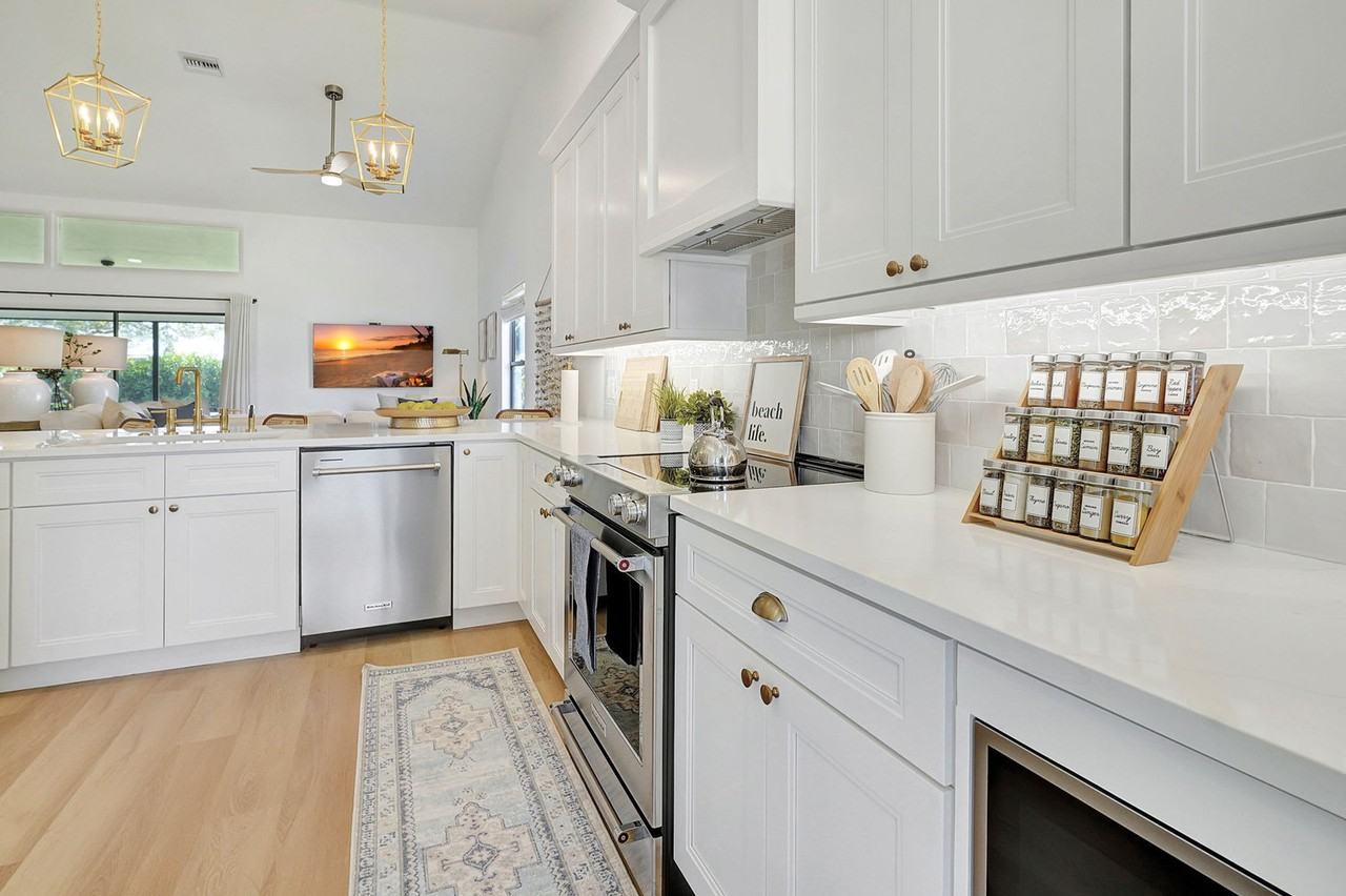 62 8th St #1073526P - Photo 3 of 45