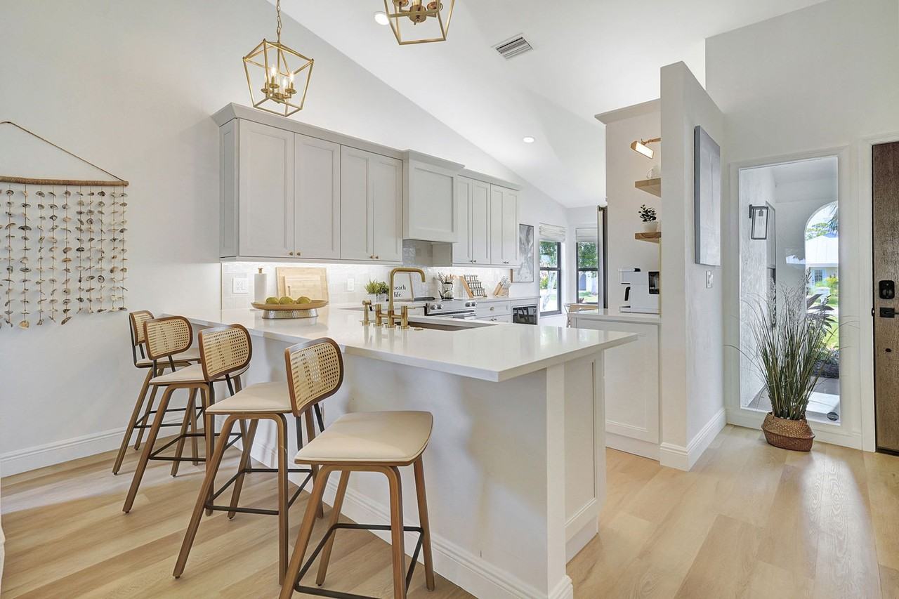 62 8th St #1073526P - Photo 6 of 45