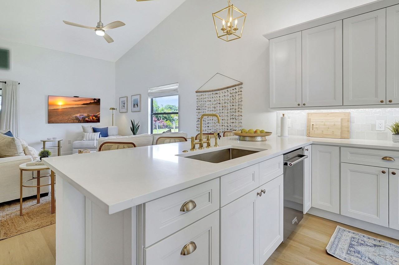 62 8th St #1073526P - Photo 7 of 45