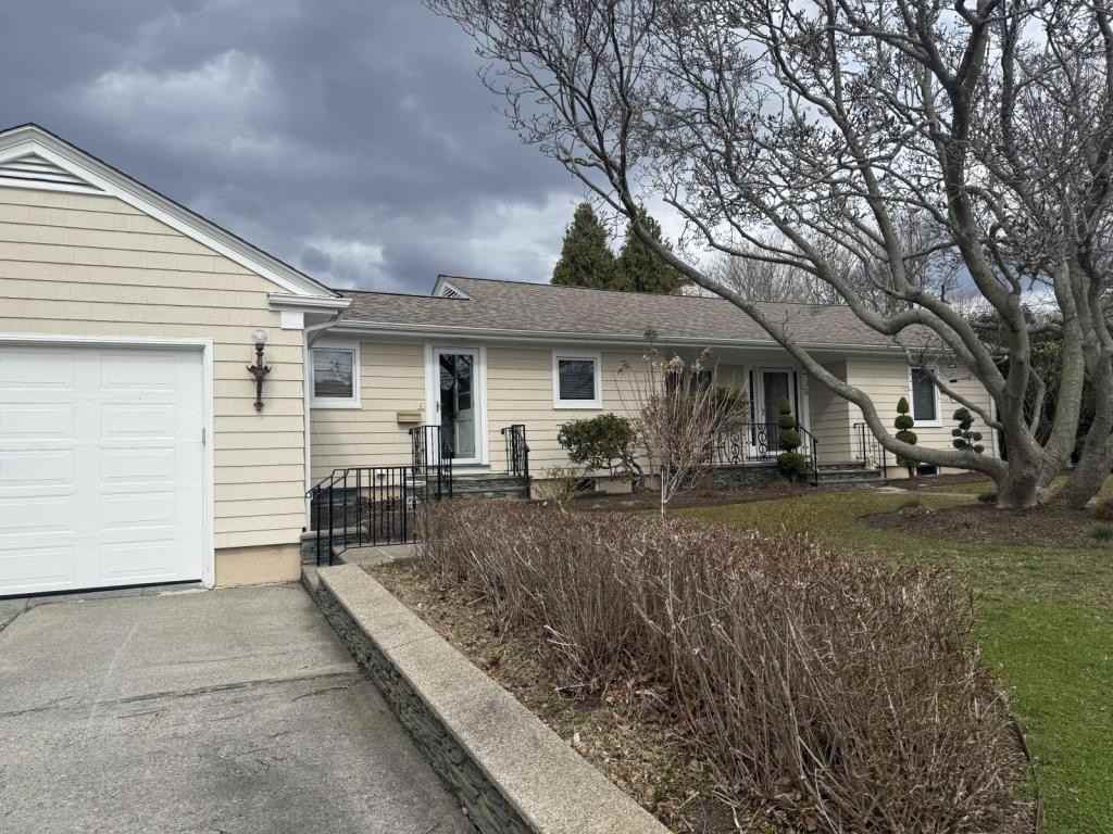 76 Borden Rd - Photo 2 of 18