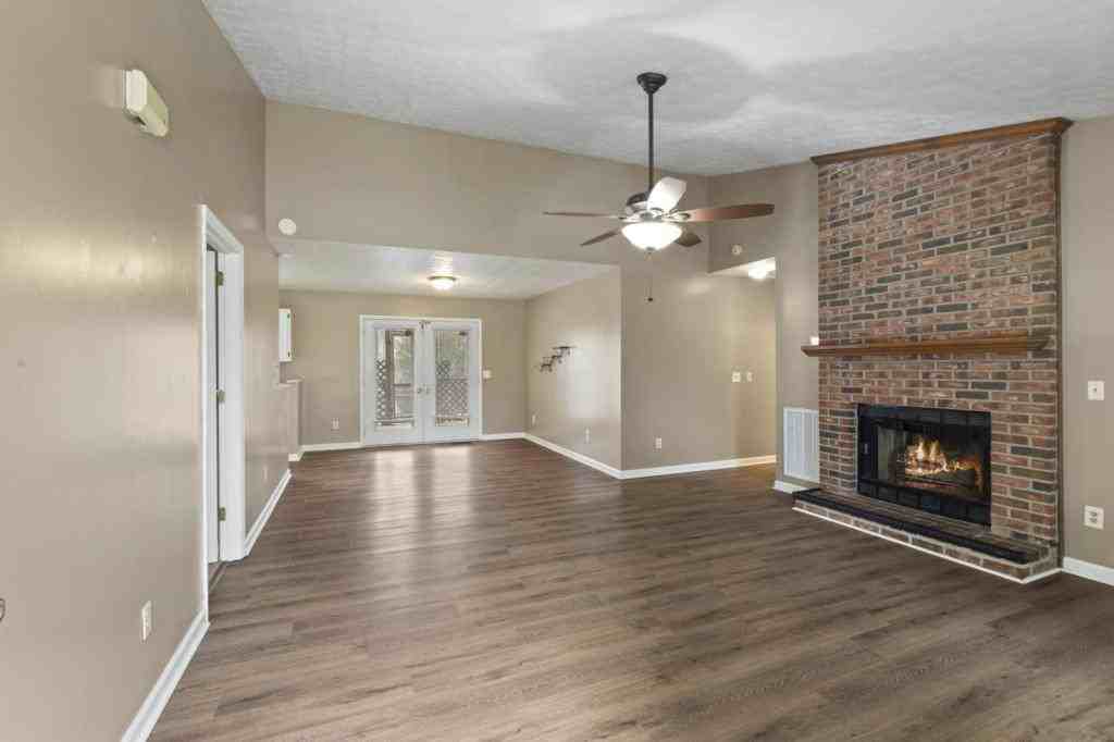 709 Sandburg Pl - Photo 2 of 35