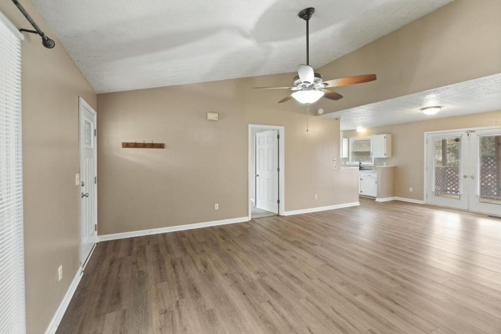 709 Sandburg Pl - Photo 3 of 35