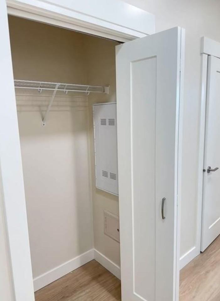 600 West Queens Road - Photo 4 of 7