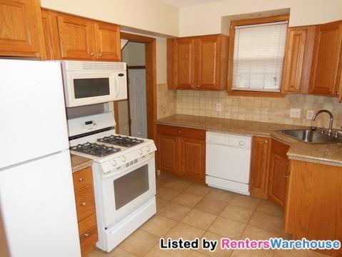 3342 Xerxes Ave N - Photo 2 of 15