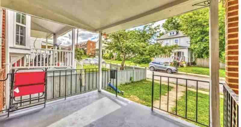 1047 Wilmington Ave - Photo 3 of 21