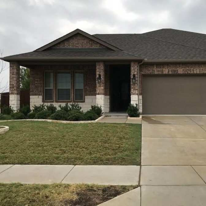 771 Lancashire Ln - Photo 2 of 13