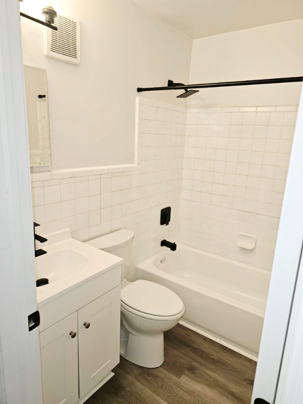 5856 Highview Dr - Photo 2 of 9