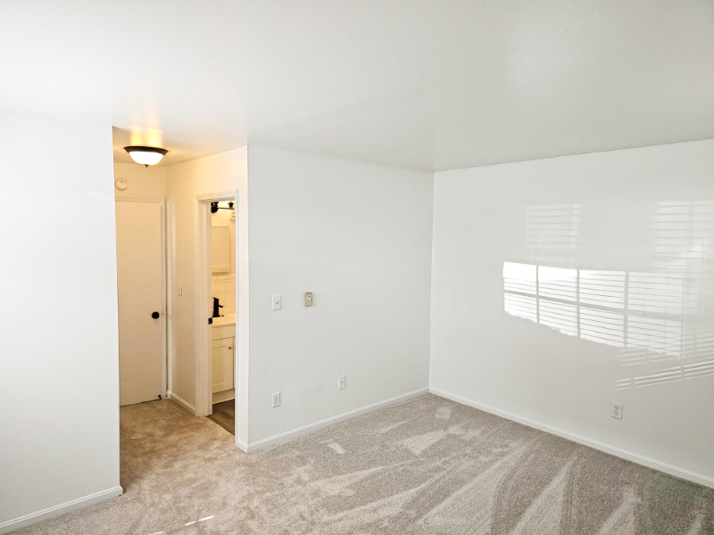 5856 Highview Dr - Photo 3 of 9