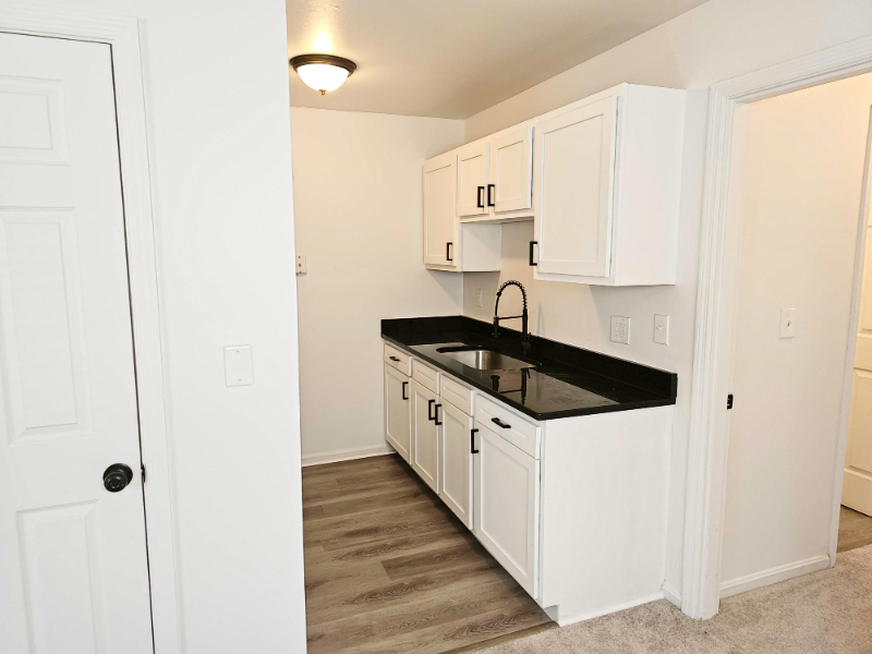 5856 Highview Dr - Photo 5 of 9