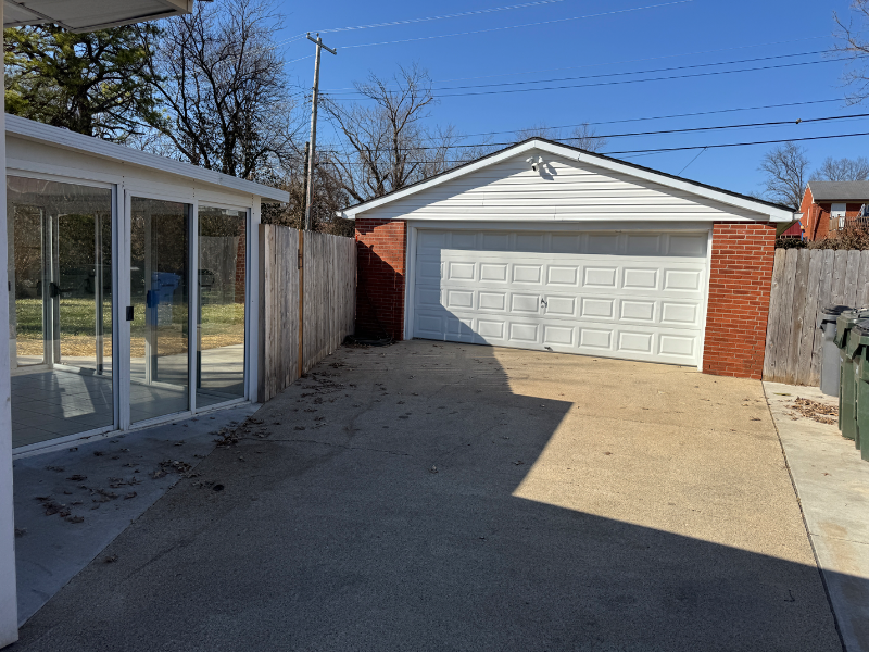 1913 Westminster Dr - Photo 2 of 20