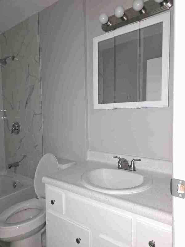 63 Gloria Ave - Photo 3 of 17