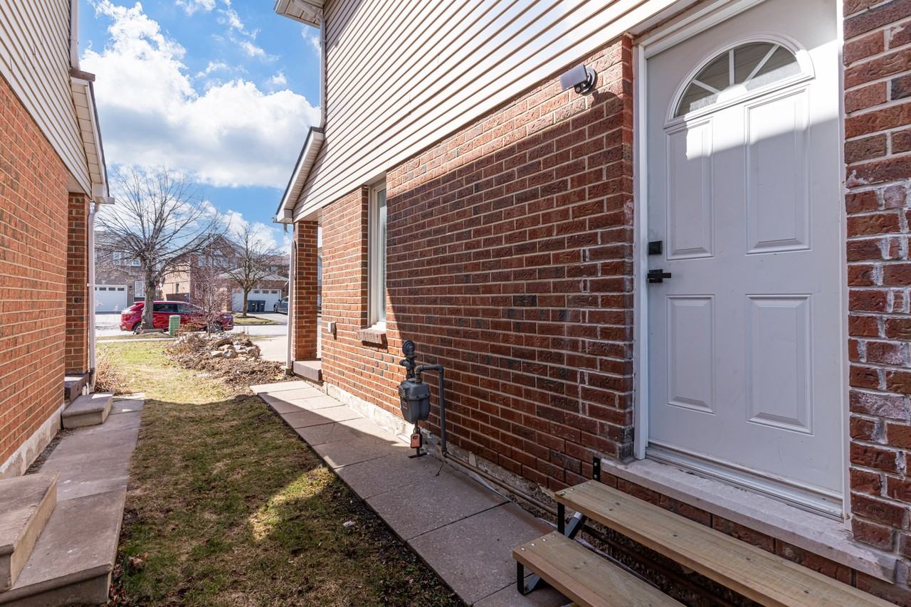 8 Sunshade Place Bsmt - Photo 2 of 15