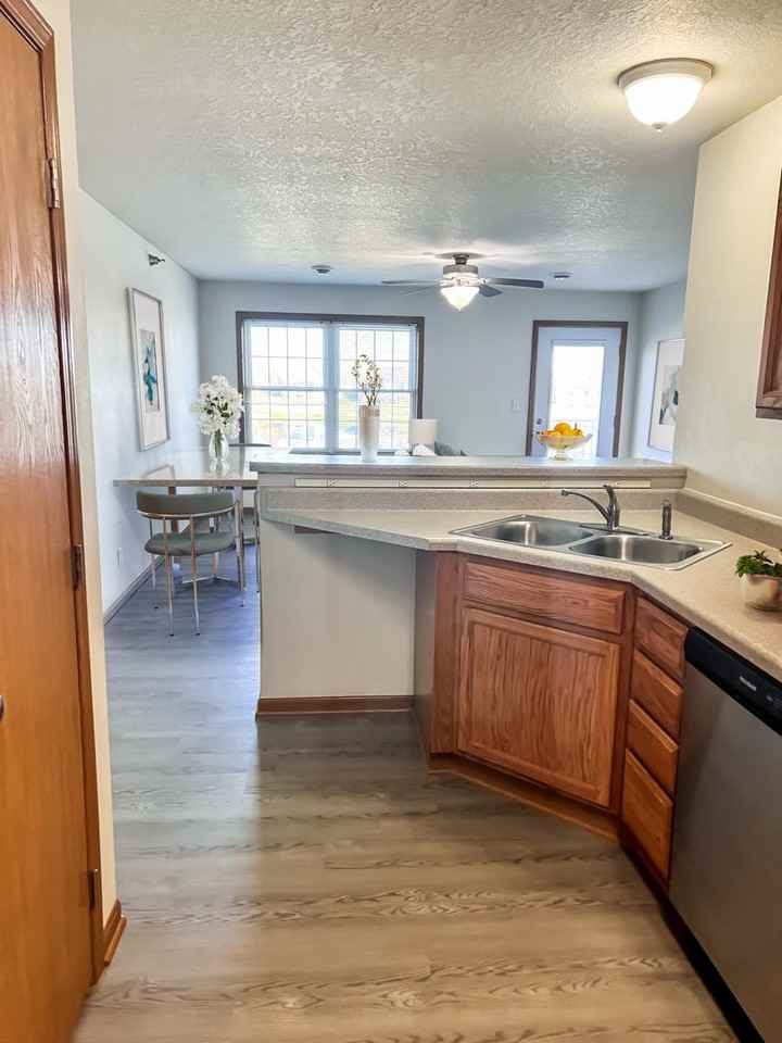 3821 Tiverton Ct - Photo 3 of 13