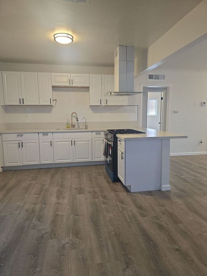 1317 Washington Ave - Photo 3 of 26